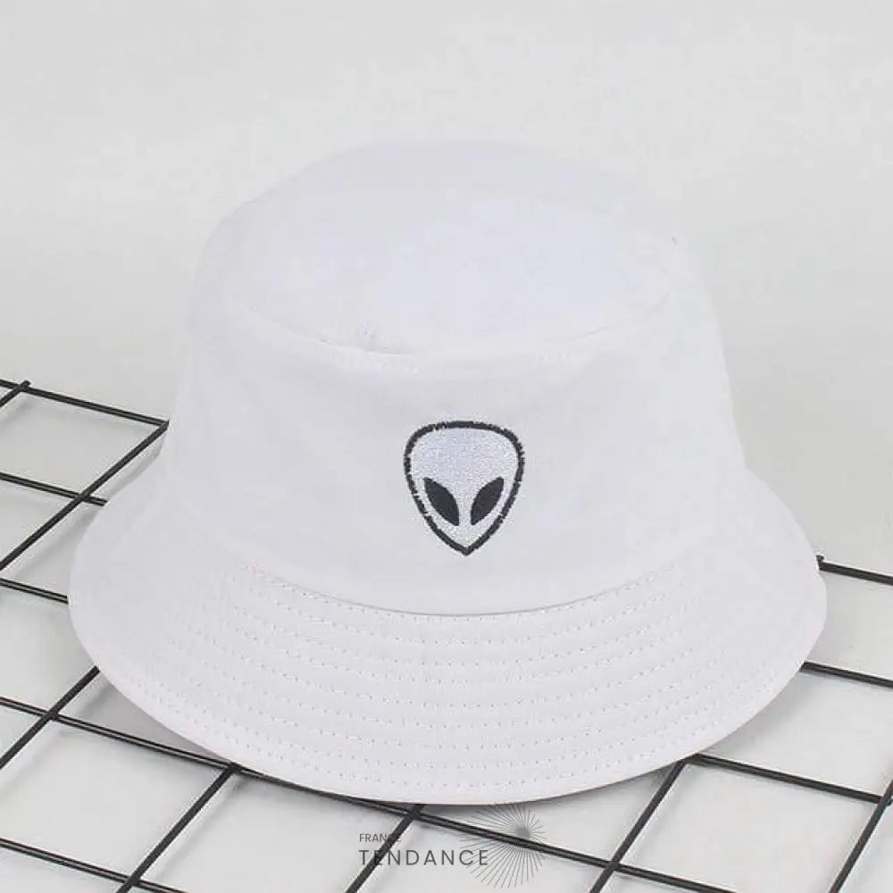 Bob Alien blanc en coton avec tête extraterrestre aux contours sombres et bord surpiqué