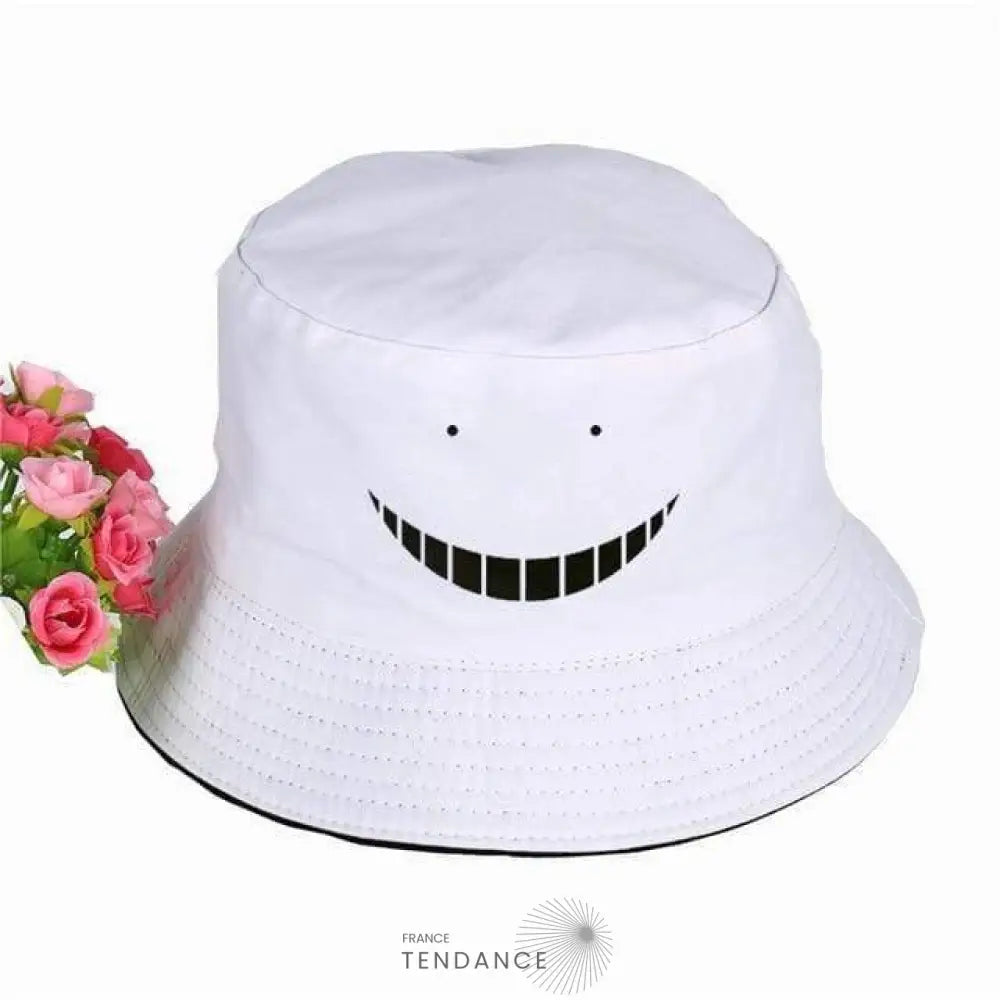 Bob Kuro blanc en coton avec grand sourire contrasté et bord surpiqué, vue de face