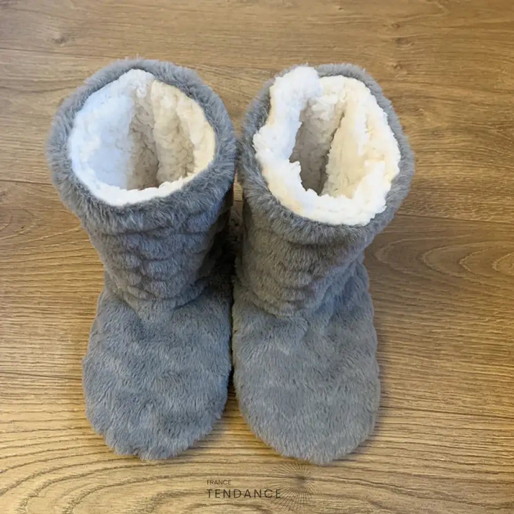 Chaussons montants gris, intérieur clair et forme bottine