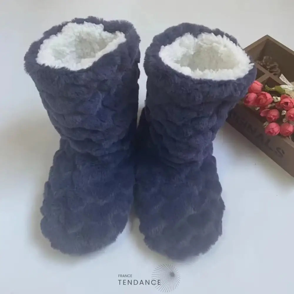 Chaussons montants bleu foncé à doublure blanche